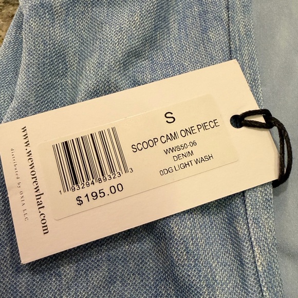 WeWoreWhat Scoop neck open back one piece swimsuit Macro Sunflowers - Picture 4 of 9